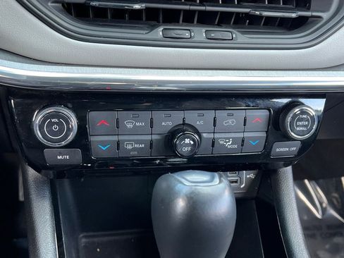 Used 2023 Jeep Compass Limited image 21