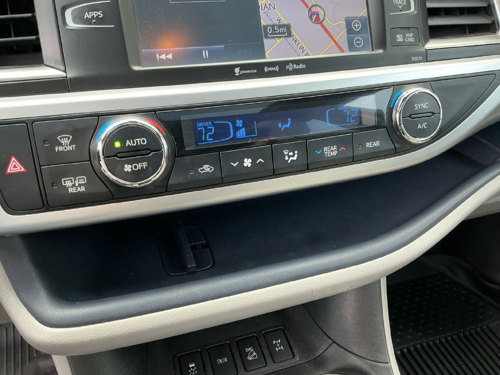 Used 2018 Toyota Highlander XLE AWD/4WD image 23