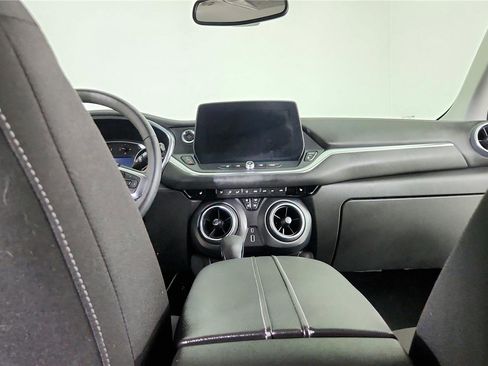 Used 2024 Chevrolet Blazer LT w/ Convenience Package FWD image 13