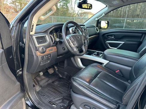 Used 2017 Nissan Titan SL image 27