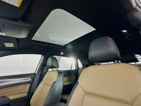 Used 2021 Volkswagen Atlas Cross Sport SE image 26