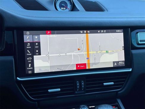 Used 2020 Porsche Cayenne Turbo image 23