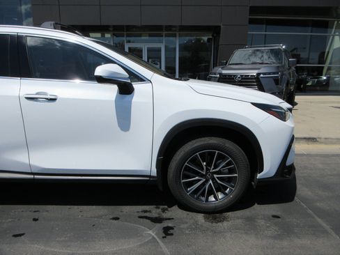 Used 2026 Lexus NX 350h AWD w/ Accessory Package (2T) image 12
