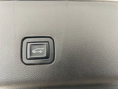 Used 2023 Chevrolet Traverse LT AWD/4WD image 17