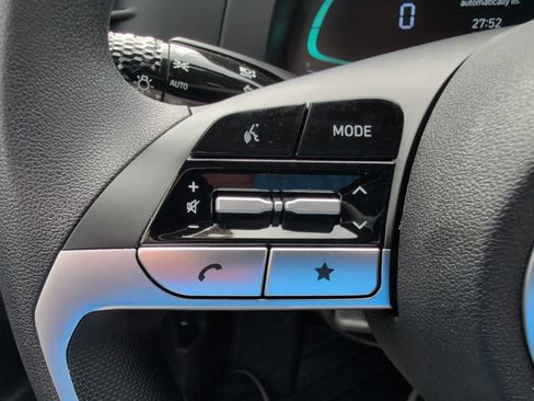 Used 2025 Hyundai Elantra Hybrid FWD image 18