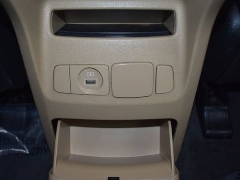 Used 2017 Kia Sedona EX FWD image 37