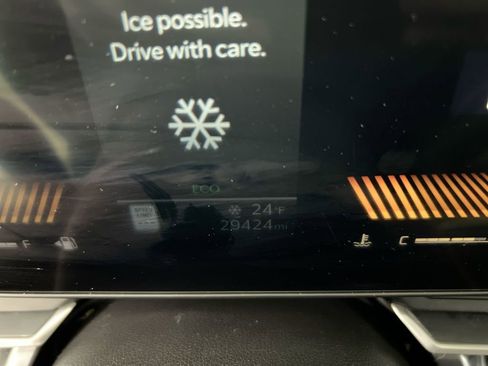 Used 2025 Kia Carnival LXS image 13