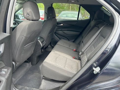 Used 2021 Chevrolet Equinox LT w/ Driver Convenience Package image 9