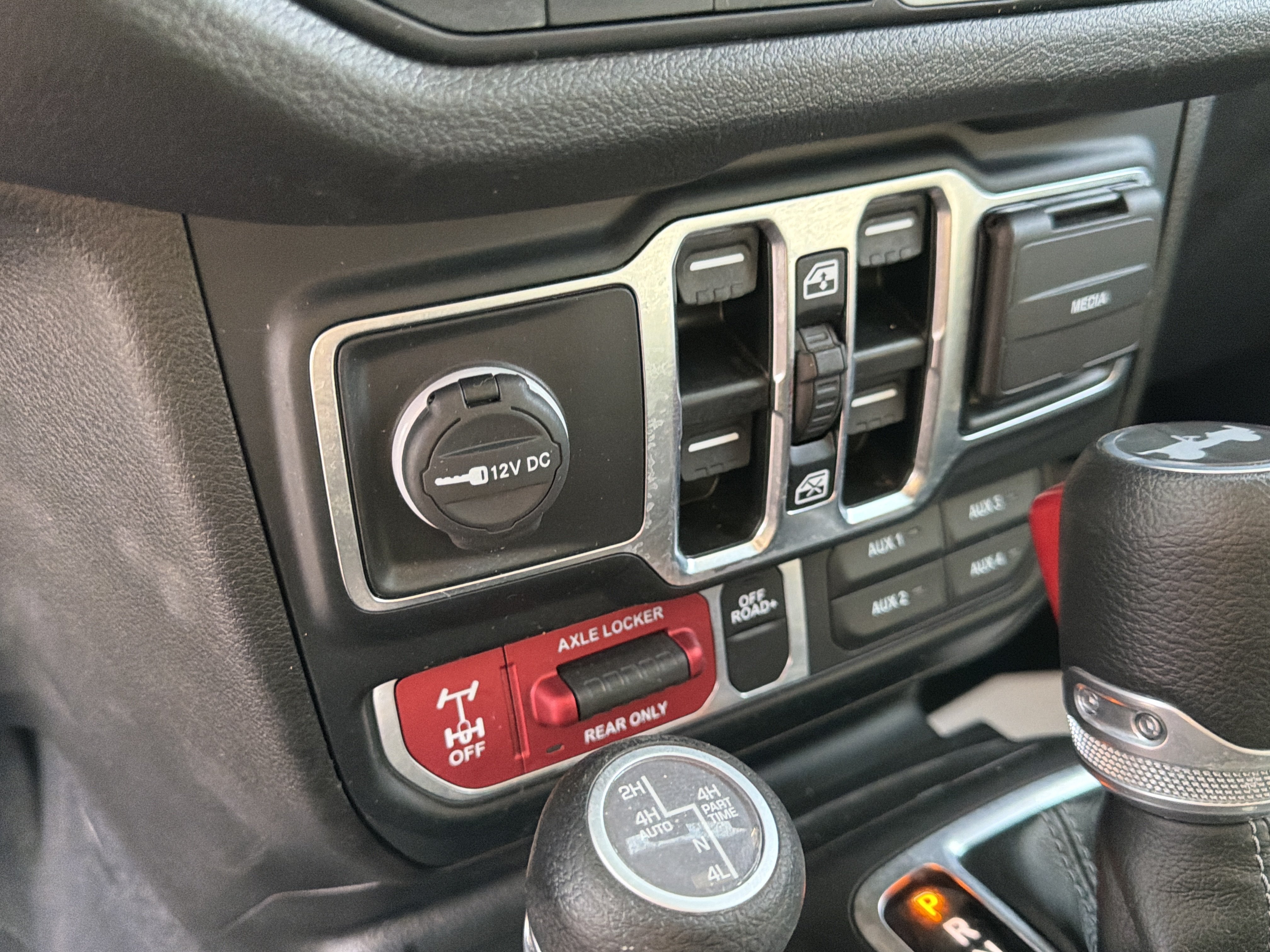 Used 2024 Jeep Wrangler Unlimited AWD/4WD image 17