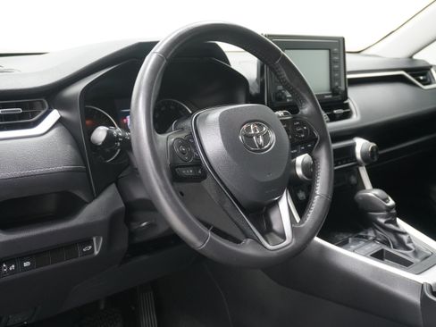 Used 2021 Toyota RAV4 XLE Premium FWD image 10