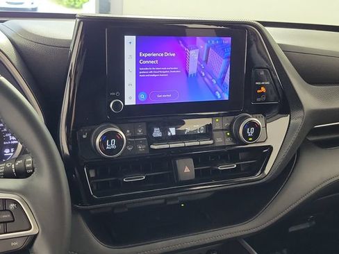 Used 2024 Toyota Highlander XSE FWD image 29