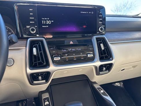 Used 2023 Kia Sorento S w/ Panoramic Sunroof Package image 17