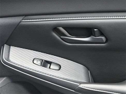 Used 2025 Nissan Sentra S image 32