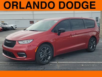 New 2026 Chrysler Pacifica Select