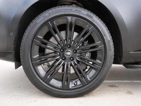 Used 2025 Land Rover Range Rover Long Wheelbase Autobiography image 29