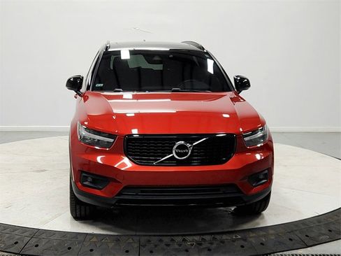 Used 2021 Volvo XC40 T5 R-Design w/ Protection Package image 2