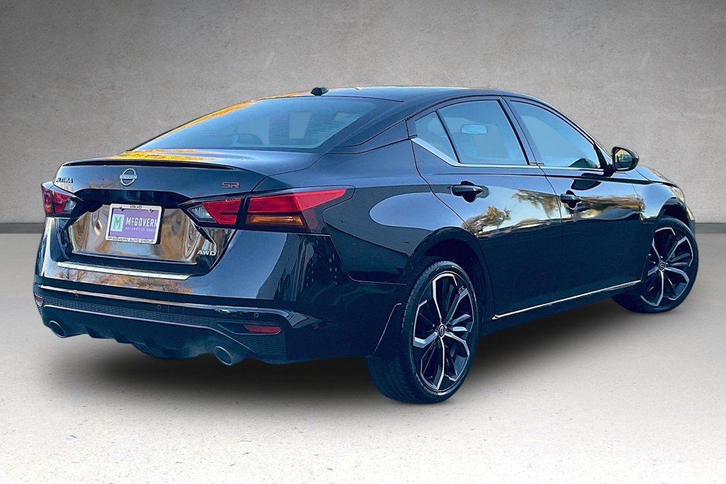 Used 2023 Nissan Altima 2.5 SR AWD/4WD image 7