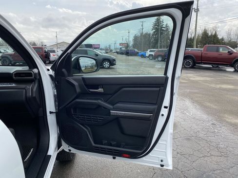 Used 2025 Toyota Tacoma TRD Off-Road image 31