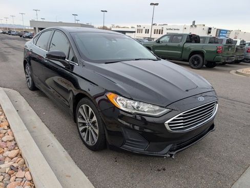 Used 2019 Ford Fusion SE image 3