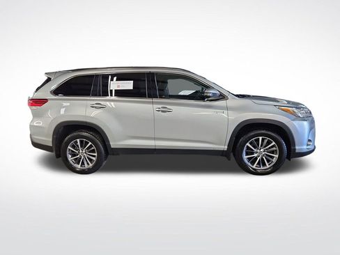 Certified 2019 Toyota Highlander XLE AWD/4WD image 6