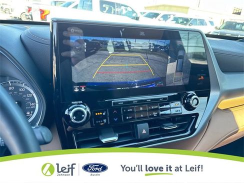 Used 2022 Toyota Highlander Platinum image 28