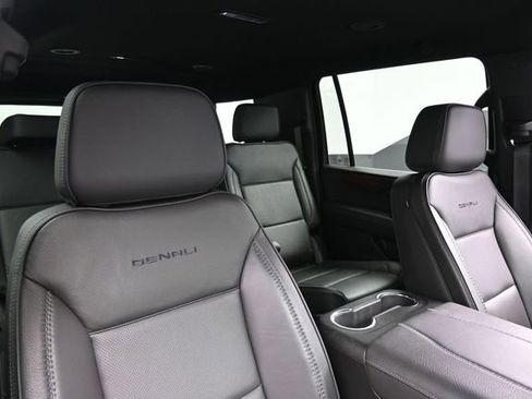 Used 2025 GMC Yukon XL Denali AWD/4WD image 27
