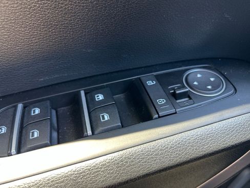 Used 2025 Kia Soul LX w/ LX Technology Package FWD image 24