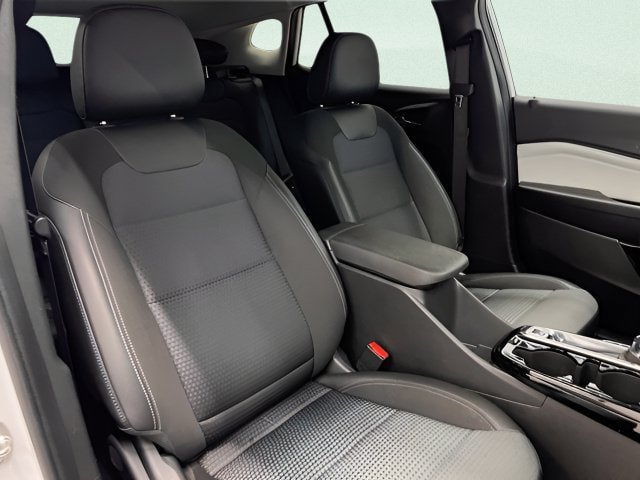 Certified 2025 Chevrolet Trax LT FWD image 10