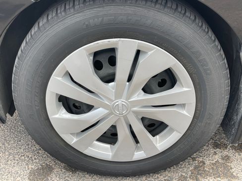 Certified 2020 Nissan Versa S FWD image 12