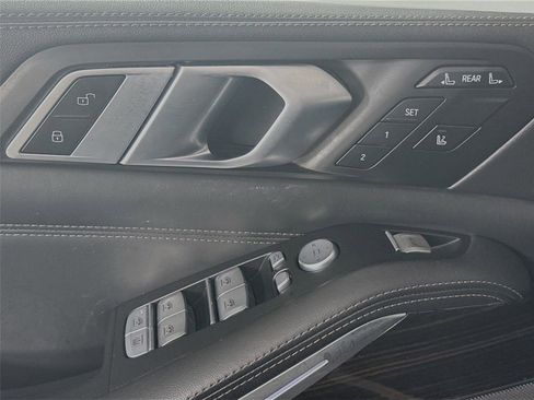 Used 2023 BMW X7 xDrive40i image 28
