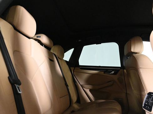 Used 2024 Porsche Macan AWD/4WD image 19