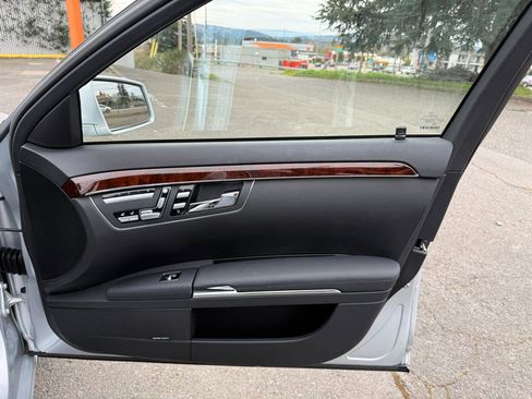 Used 2010 Mercedes-Benz S 550 4MATIC image 38