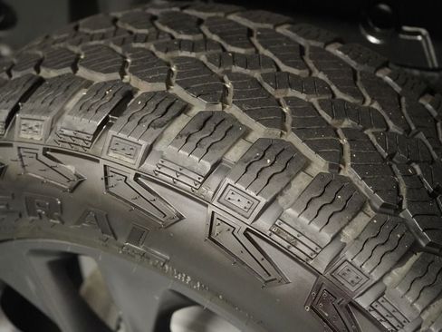 Used 2025 Jeep Wrangler Unlimited Sahara AWD/4WD image 34