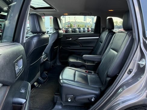 Used 2017 Toyota Highlander XLE image 30