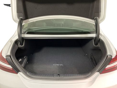 Used 2025 Genesis G70 2.5T image 8