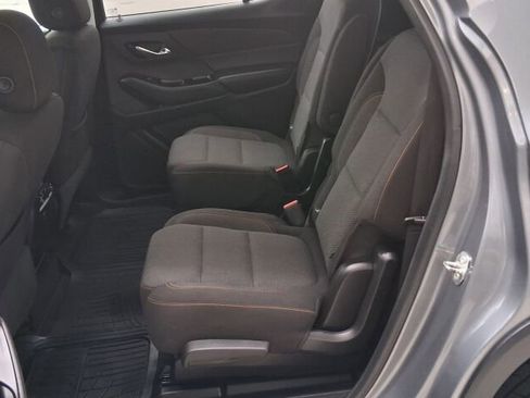 Used 2018 Chevrolet Traverse LT image 16