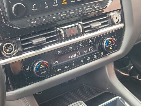 Used 2022 Nissan Pathfinder SL FWD image 27
