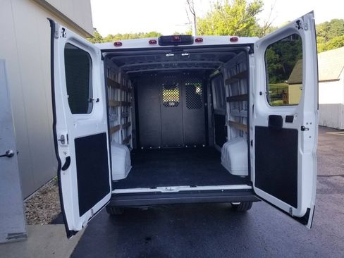 Used 2025 RAM ProMaster 2500 w/ U-Haul Equipment Group FWD image 18