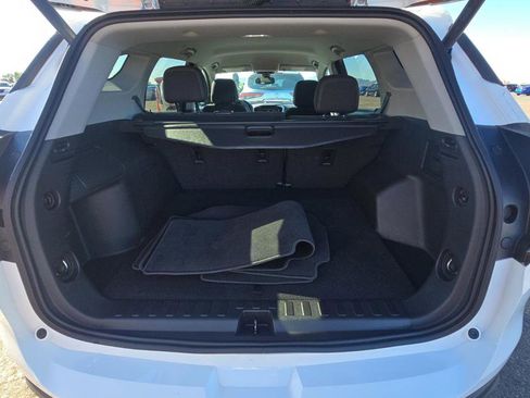 Used 2023 GMC Terrain SLE w/ Driver Convenience Package image 11