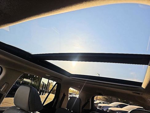 Used 2025 Honda Pilot Elite image 31