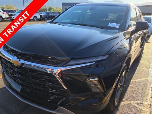 Used 2025 Chevrolet Blazer LT FWD image 1