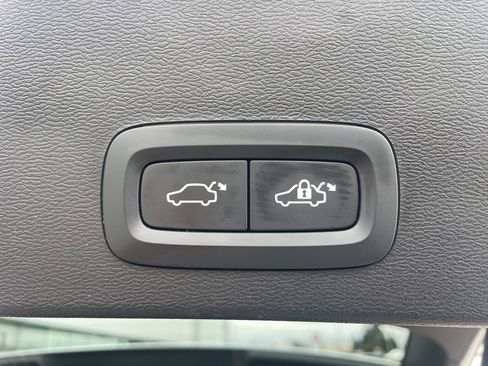 Used 2020 Volvo XC40 T5 Momentum image 7