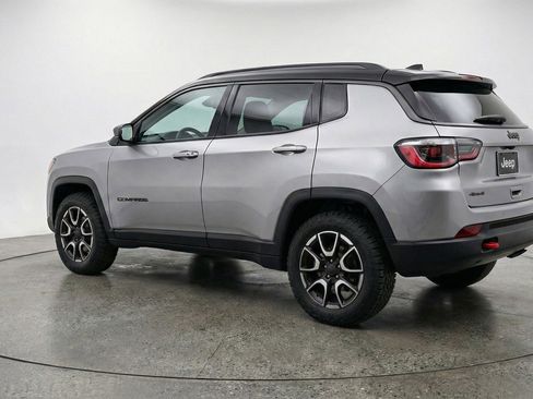 Used 2025 Jeep Compass Trailhawk AWD/4WD image 6