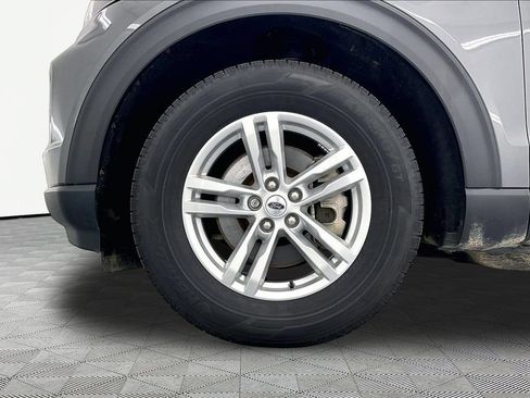 Certified 2023 Ford Explorer XLT w/ Equipment Group 202A AWD/4WD image 9