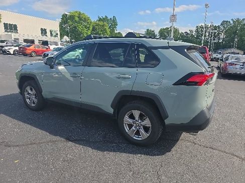 Used 2022 Toyota RAV4 XLE AWD/4WD image 9