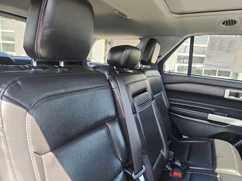 Used 2022 Ford Explorer XLT w/ Equipment Group 202A AWD/4WD image 32