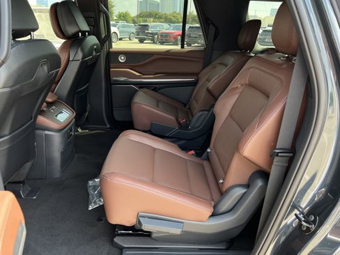 New 2025 Lincoln Navigator L Reserve image 25