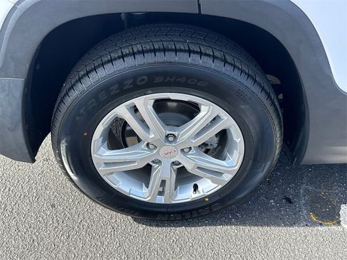 Used 2020 GMC Terrain SLE w/ Driver Convenience Package image 18