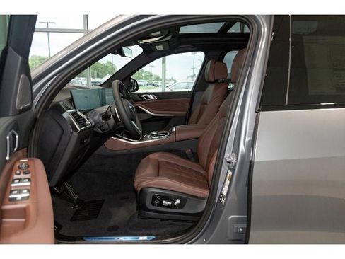 New 2026 BMW X5 xDrive40i w/ M Sport Package AWD/4WD image 43