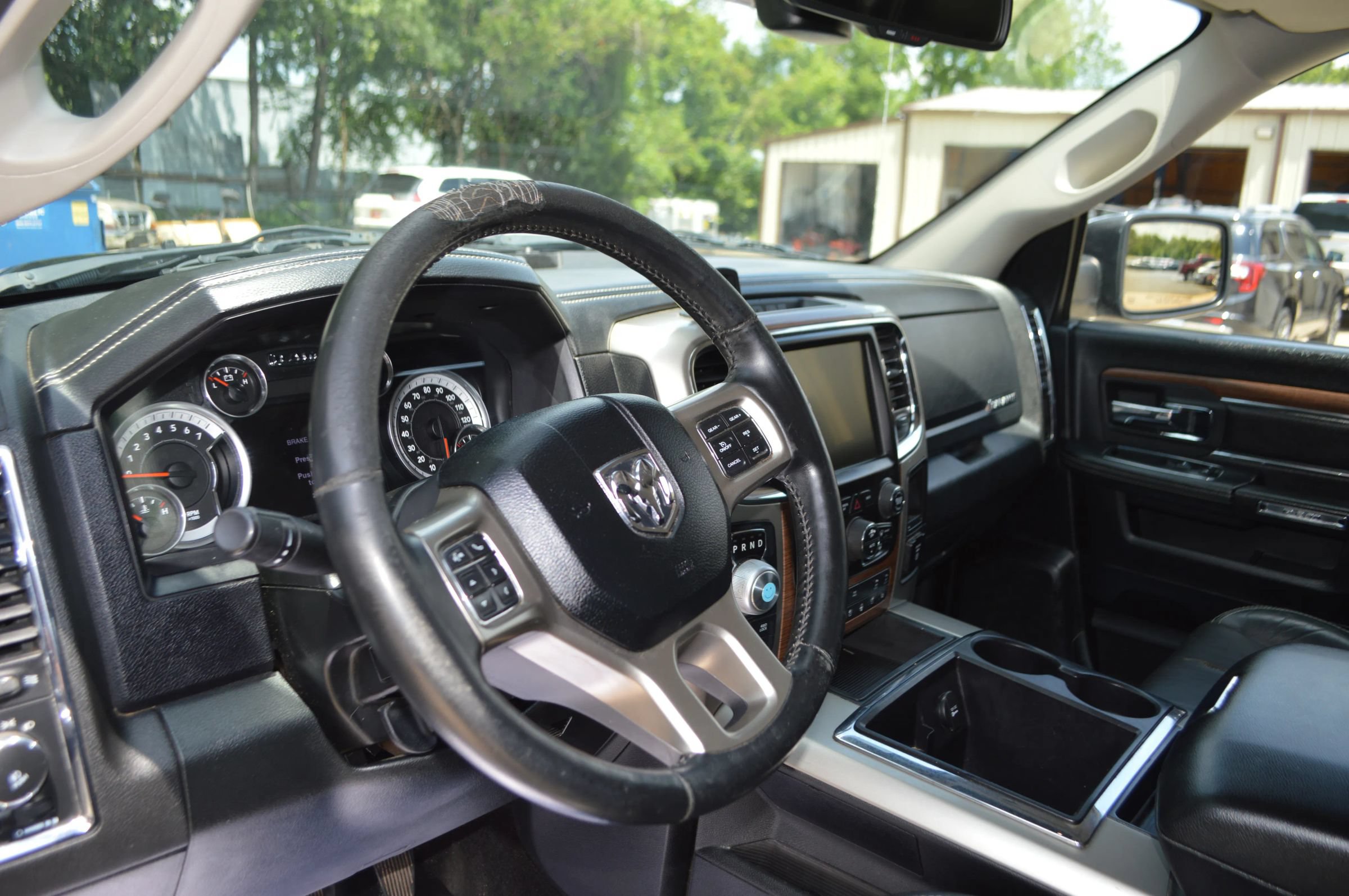 Used 2015 RAM 1500 Laramie w/ Convenience Group AWD/4WD image 17